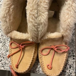 UGG SLIPPERS
